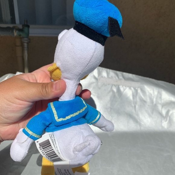Disney Donald Duck plushy from Disneyland - Picture 4 of 7